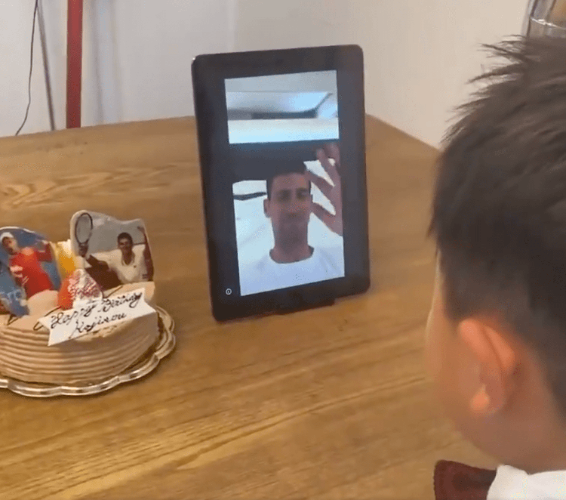 喬科維奇幫小次郎慶祝6歲生日，並與他相約東京奧運。（翻攝Novak Djokovic推特）