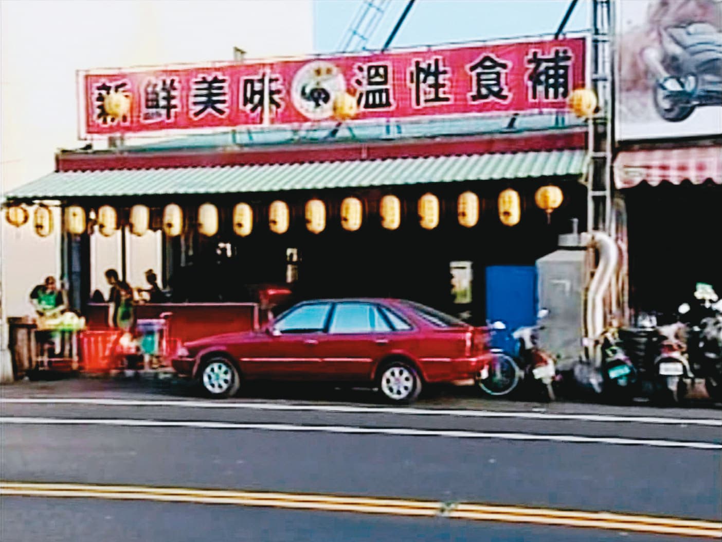 出面頂罪的陳姓男子供稱與友人到薑母鴨店(圖)用餐,之後駕車肇事。(東森新聞提供)