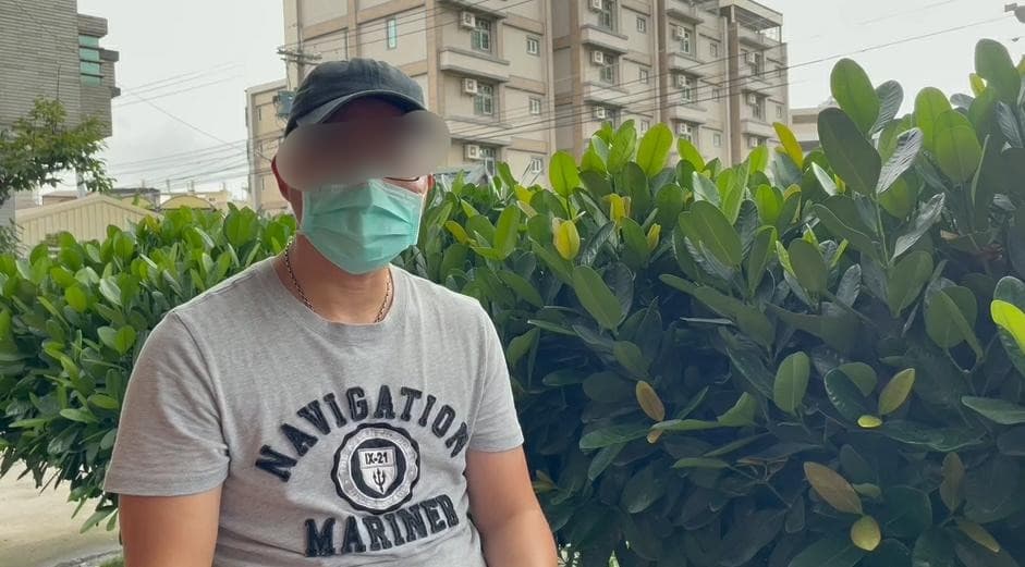 員工指稱親眼目睹平時形象健康甜美的李董暴打阿尼。(翻攝畫面)