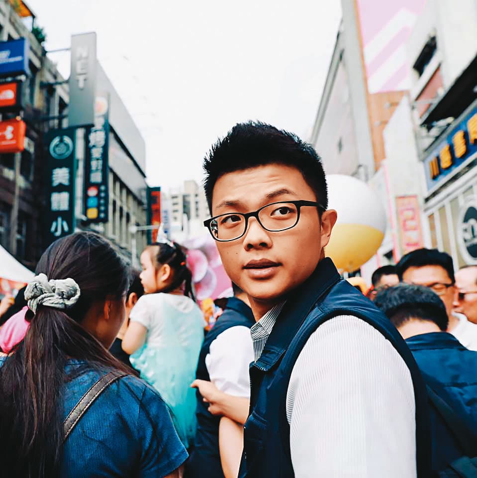 今年28歲的何宗諭雖然年輕,但情史豐富。(翻攝何宗諭臉書)