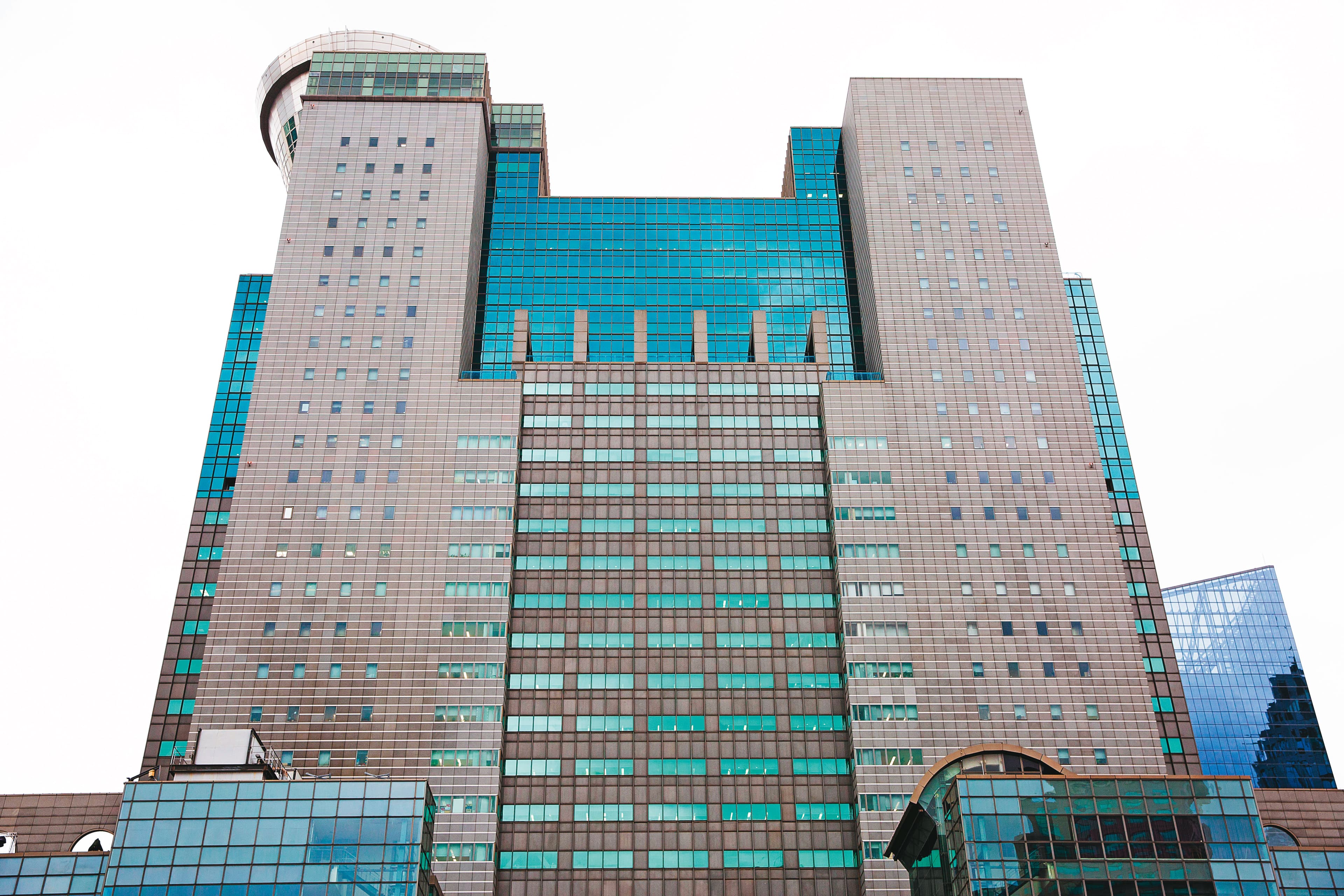 新北市政府(圖)爆發市長隨扈劈腿風波,鬧得沸沸揚揚。