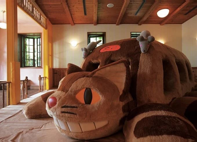 館內的真實版龍貓巴士,深受小朋友們喜愛。(翻攝furusato-tax.jp)