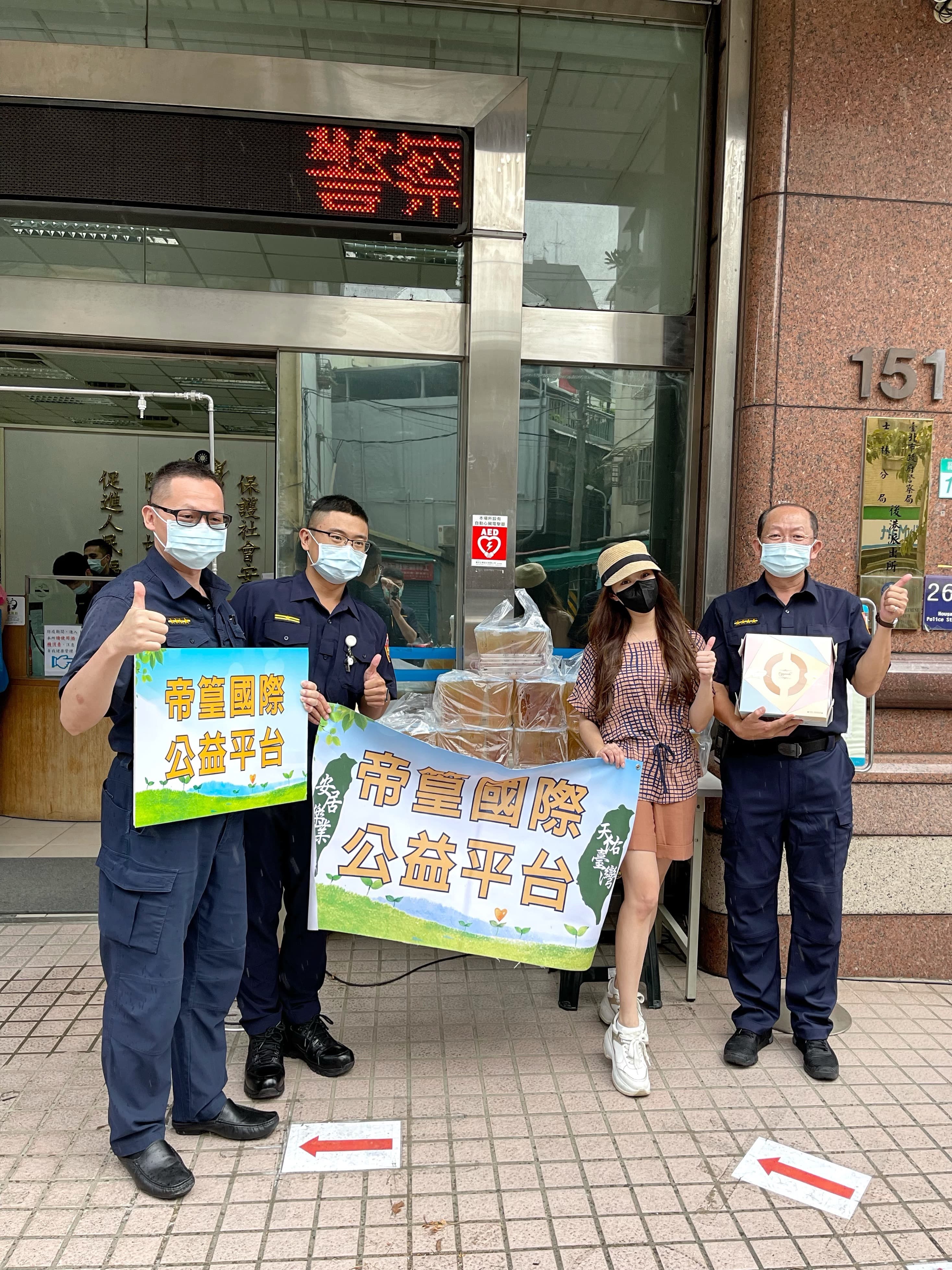 黃露瑤熱心為防疫人員送餐。（楠軒工作室提供）