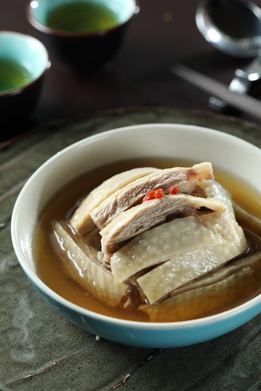 「花雕醉雞」酒香濃郁，也是招牌菜之一。（380元／份）