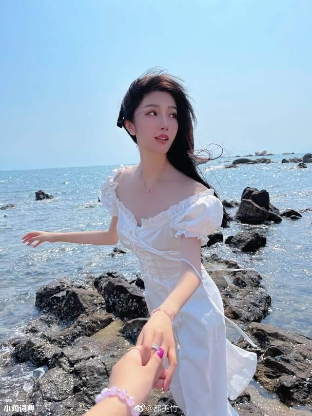 都美竹爆料吳亦凡愛吹噓「我的很大」,她狠酸真相是像用牙籤的感覺。(翻攝自微博)