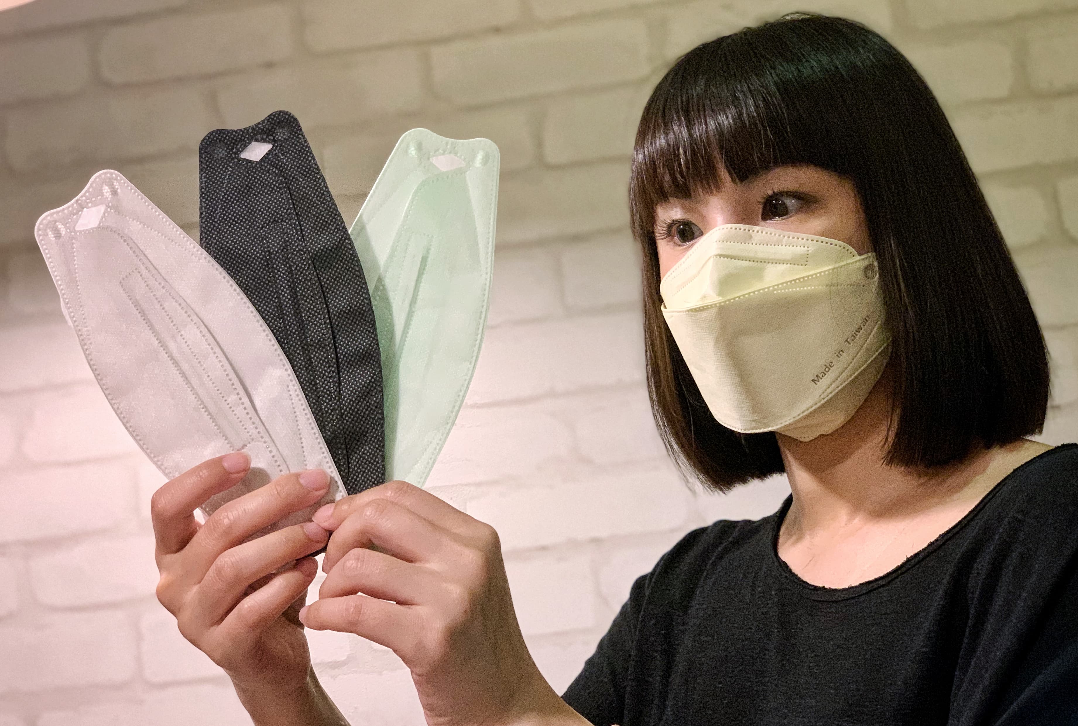 U-Mask韓版3D口罩,採用聚隆子公司聚泰所生產、符合國際標準的熔噴布,外觀時髦,戴起來密合且舒適。