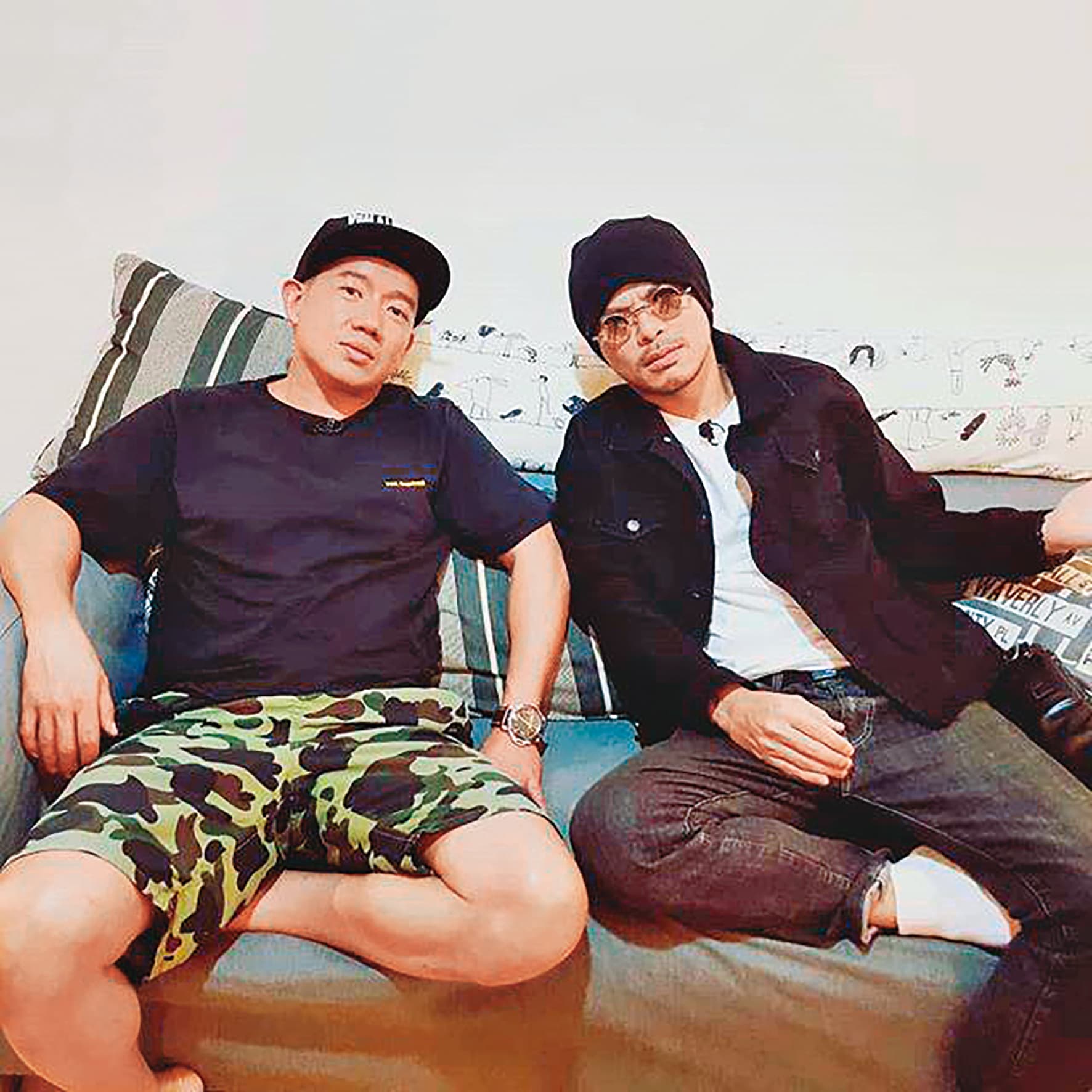 杜汶澤(左)曾製作《走佬去馬拉》節目,找來好友黃明志唱主題曲。