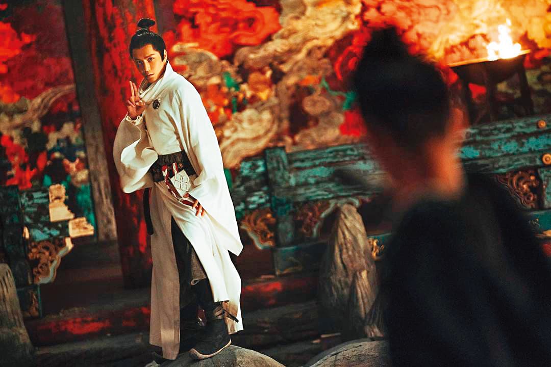 今年初陳坤推出遊戲改編奇幻電影《侍神令》,古裝扮相俊美非常。(翻攝自陳坤IG)