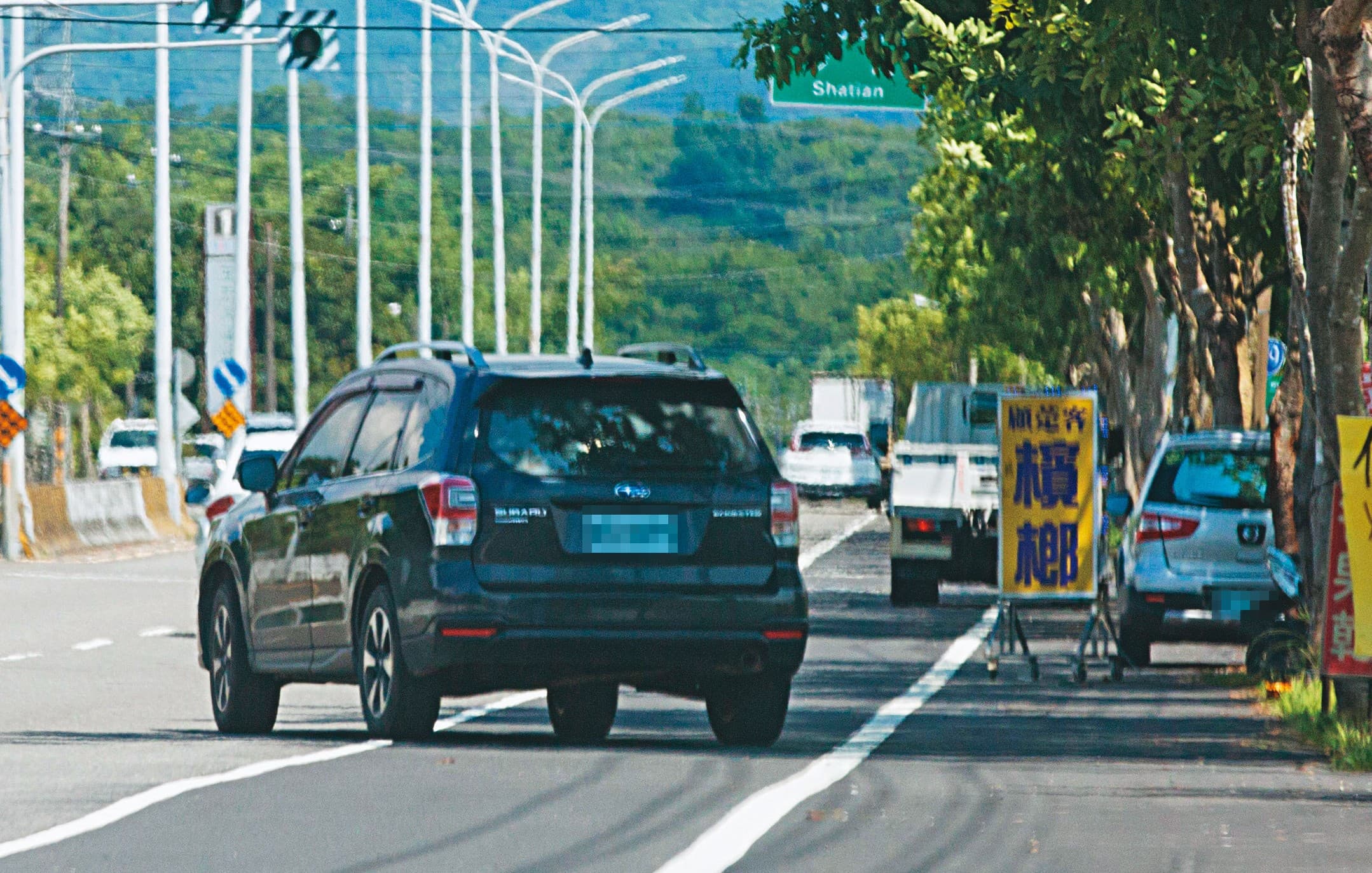 黃信融與H女於車上獨處1個多小時後開車駛離路邊。