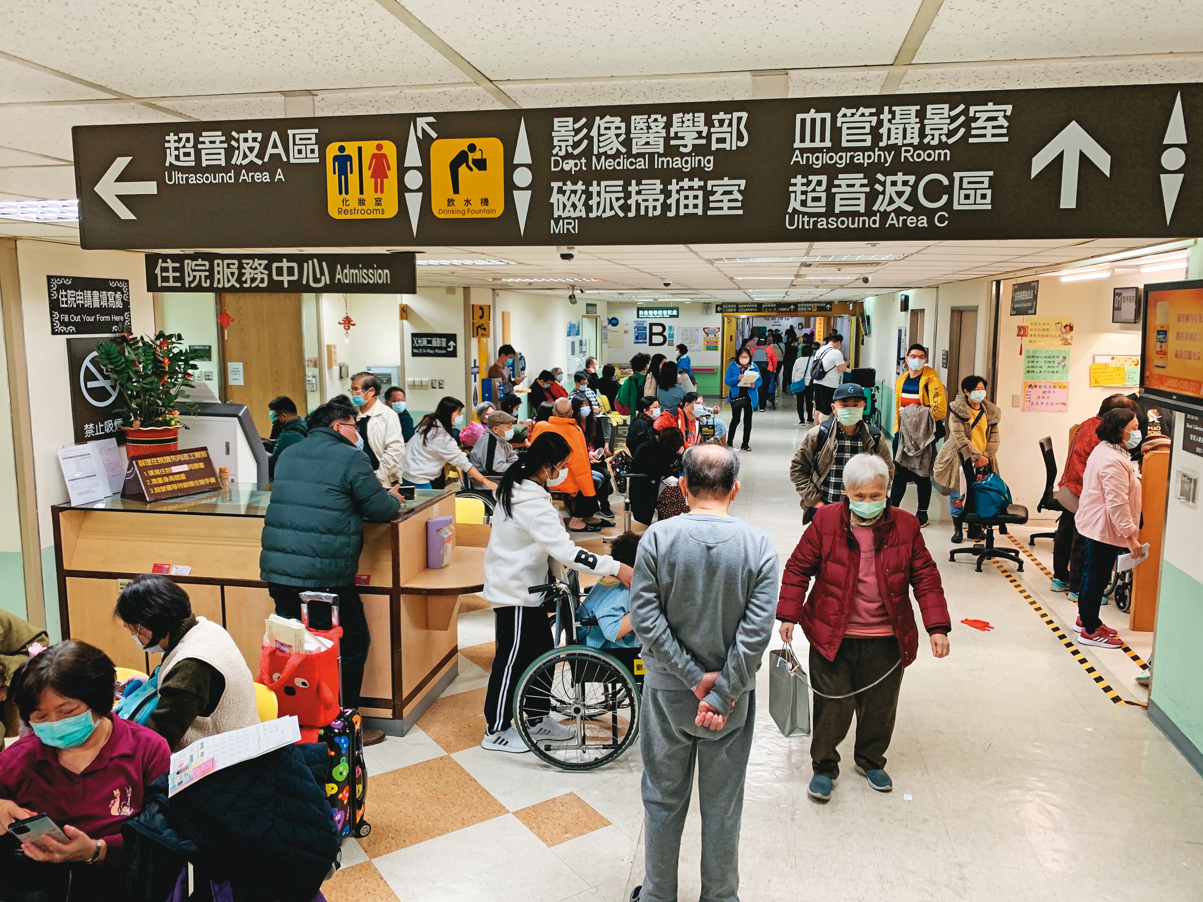 隨著大量的AI技術導入醫療體系,未來大型醫院人滿為患的現象可望獲得改善。