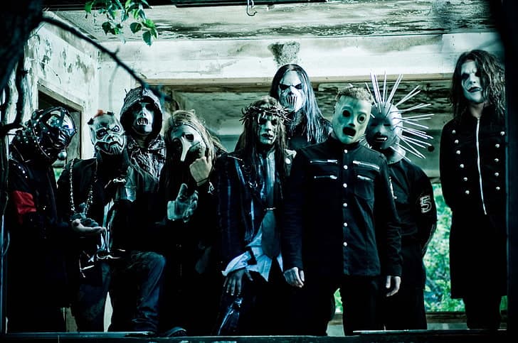 服裝風格非常駭人的滑結樂團。(翻攝slipknot IG)