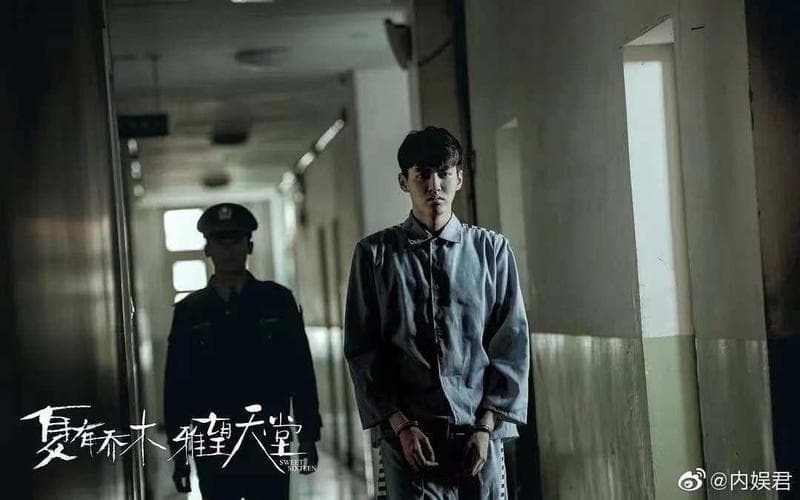 吳亦凡曾在電影《夏有喬木雅望天堂》中,上演遭到拘捕的情節,如今成了現實人生。(翻攝自微博)