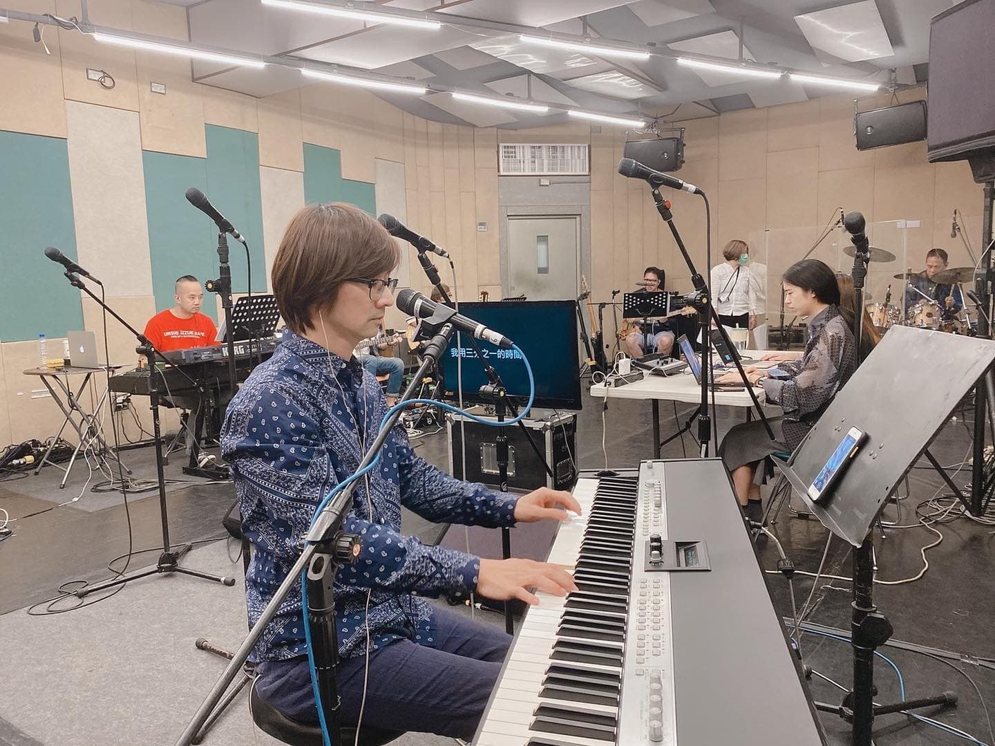 林隆璇苦心研究後，至今已創作超過1000首膾炙人口的歌曲，參與製作超過100張專輯。（ChillNoW短影音平台提供）