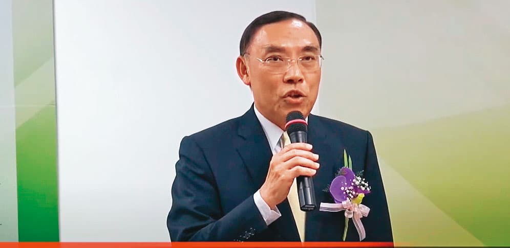 現任法務部長蔡清祥4年前擔任調查局長時,在北投焚化爐主持毒品銷毀儀式,其中3萬顆一粒眠被假貨調包。(翻攝調查局YouTube)