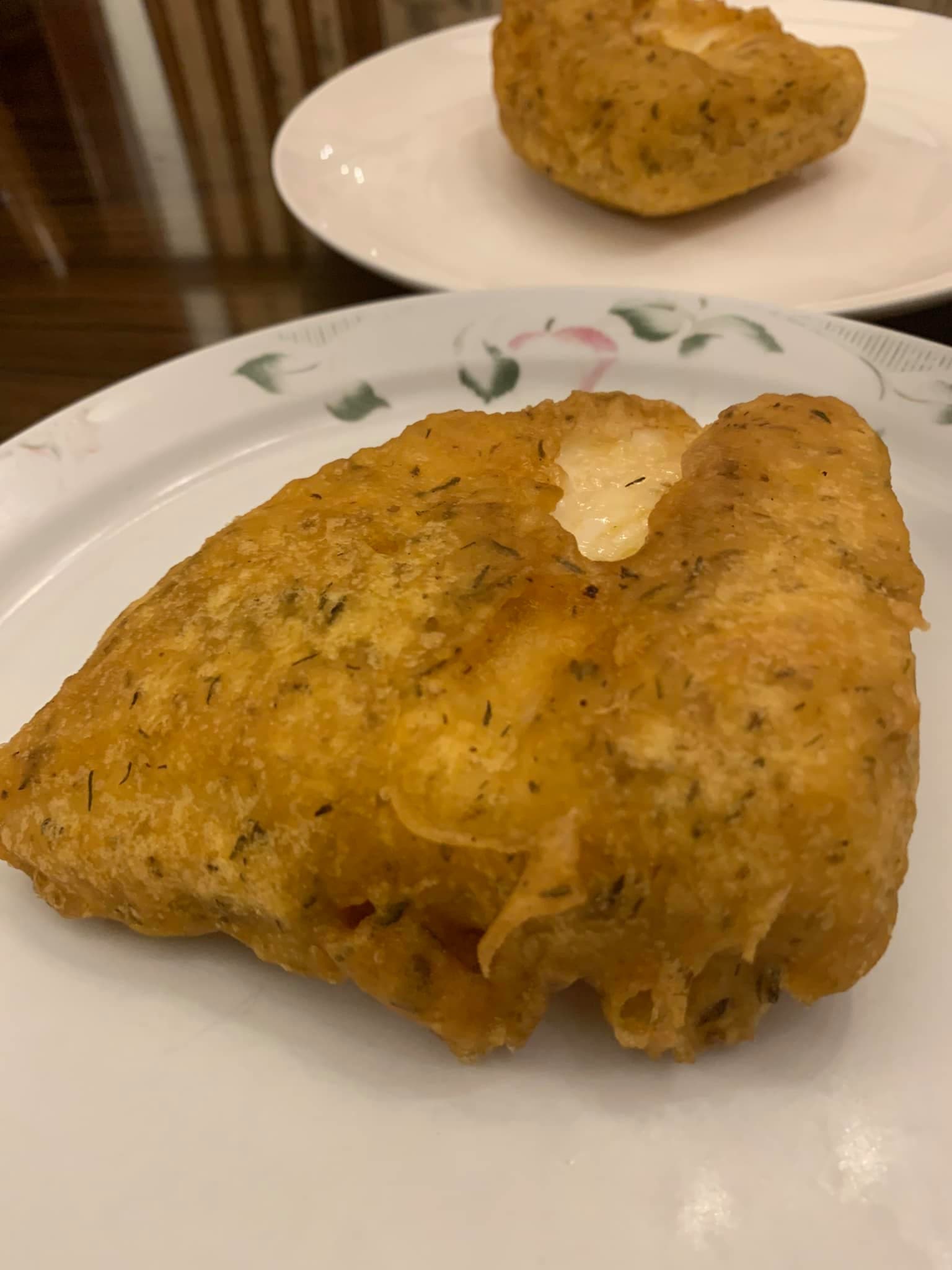 漂亮的炸鱈魚,從金色麵衣可見,我的炸粉有香料。
