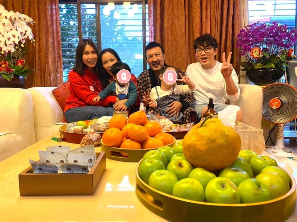 余苑綺(左)與Gary(右)婚後生下一雙兒女,大病前經常與余天夫婦享天倫。(翻攝余苑綺臉書)