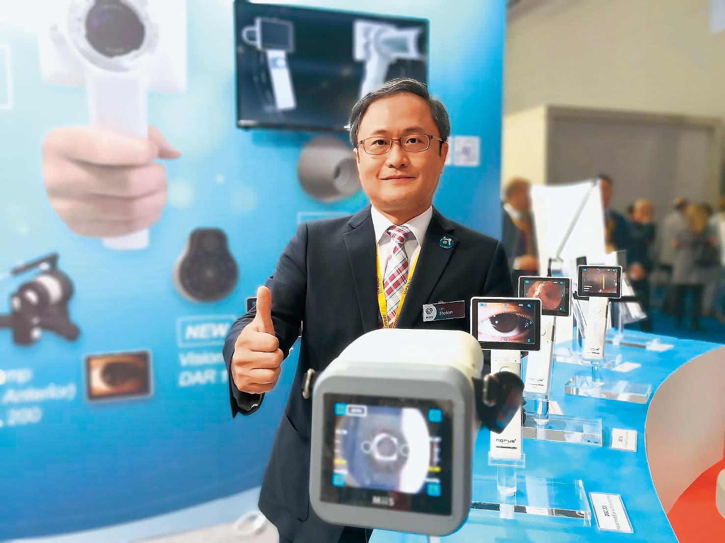 晉弘科技發展出手持式「數位五官鏡組」,一台機器搭配不同鏡頭可完成眼、耳、鼻、口與皮膚五官基本檢查。(晉弘科技提供)