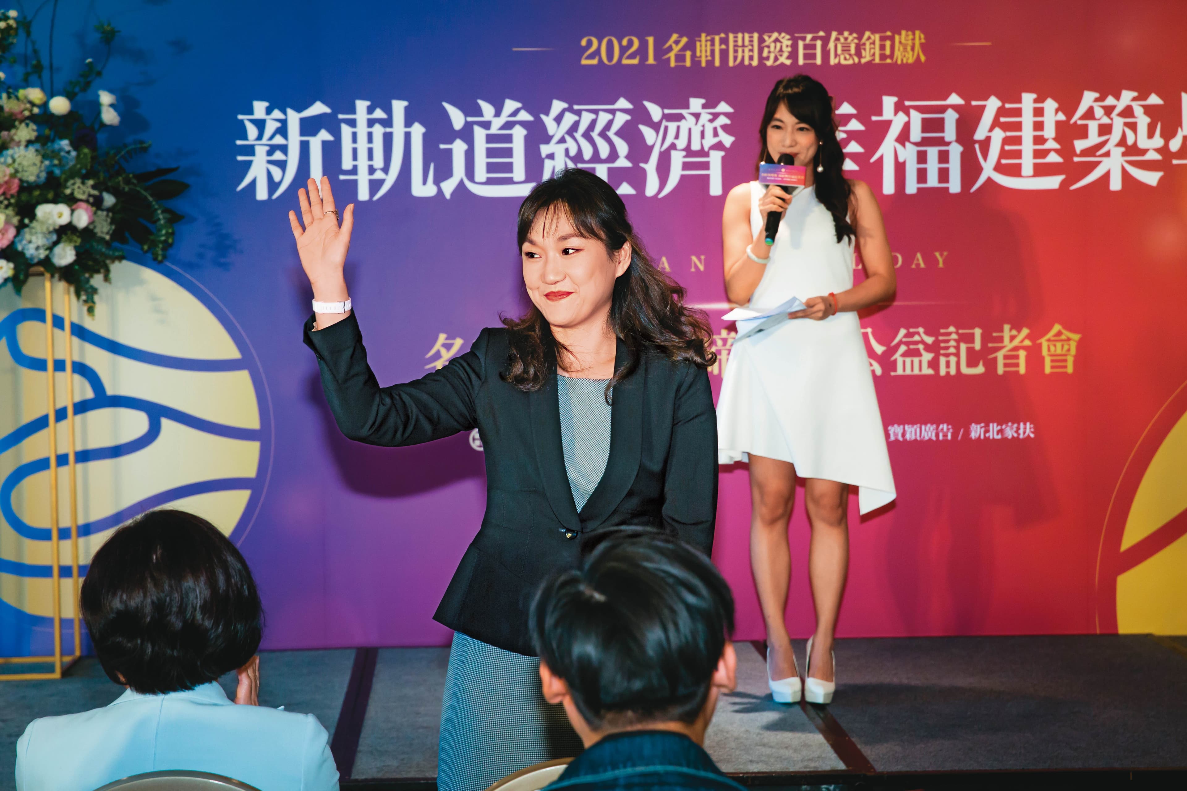 吳寶田長女吳泓瑩(中)是麗寶集團唯一上市公司名軒開發董事長,近期在淡水進行大型造鎮案。