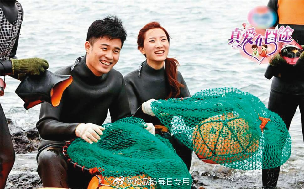 大陸男星陳赫離婚後仍與前妻許婧合體上真人秀,甚至洽談拍夫妻寫真,傳言是女方為了不影響男方事業故陪他演戲。(微博圖片)