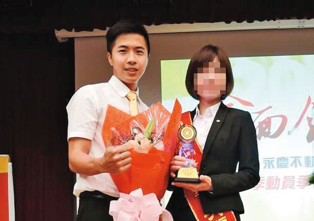 房仲狄威(左)竊取前東家信義房屋客戶資料,和妻子跳槽到永慶不動產高雄區加盟店,被法官認定侵權判賠確定。(翻攝狄威臉書)