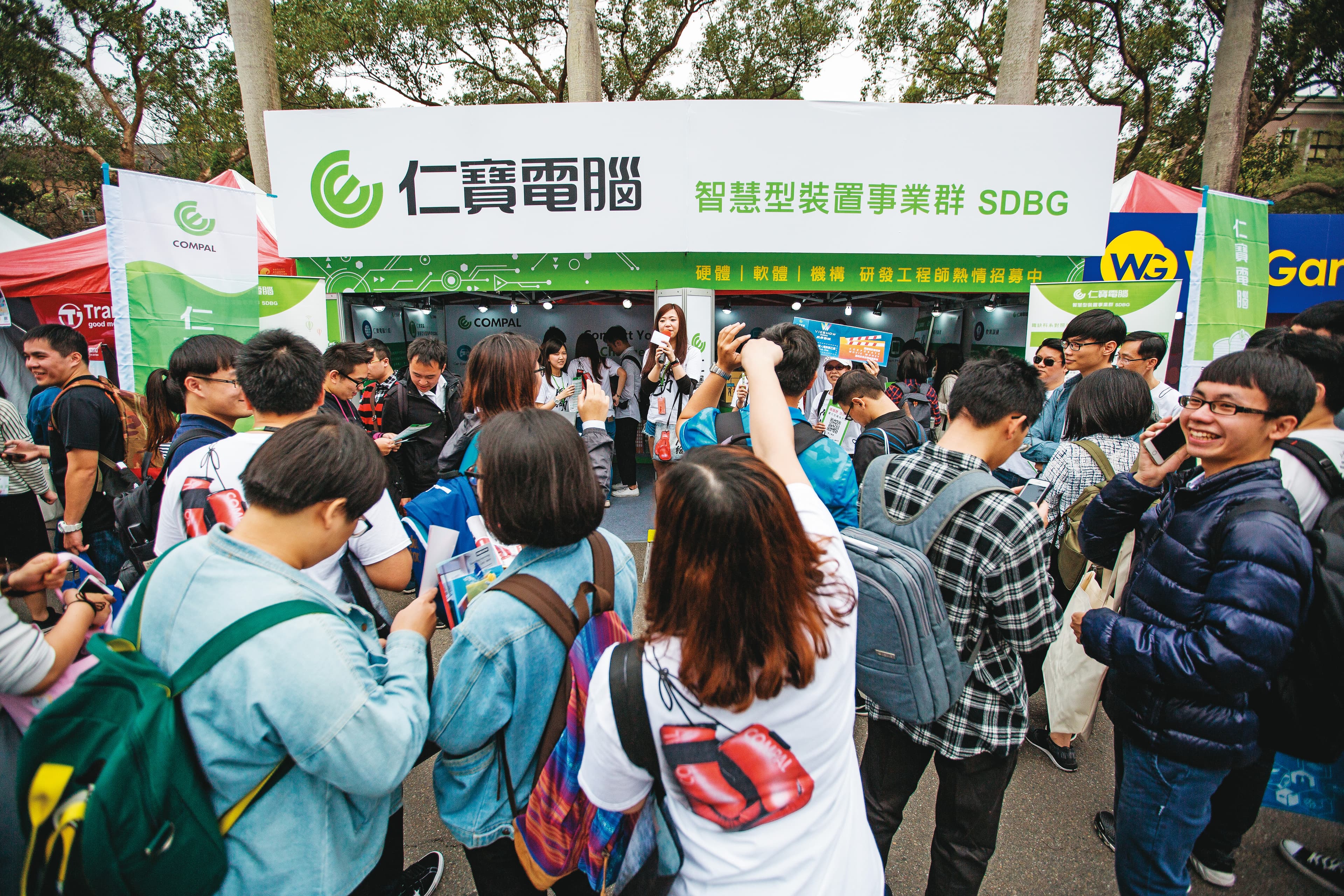 仁寶多次與廣達叫陣對決,2009年仁寶筆電出貨量首度超越廣達,金仁寶集團的聲勢也達到巔峰。