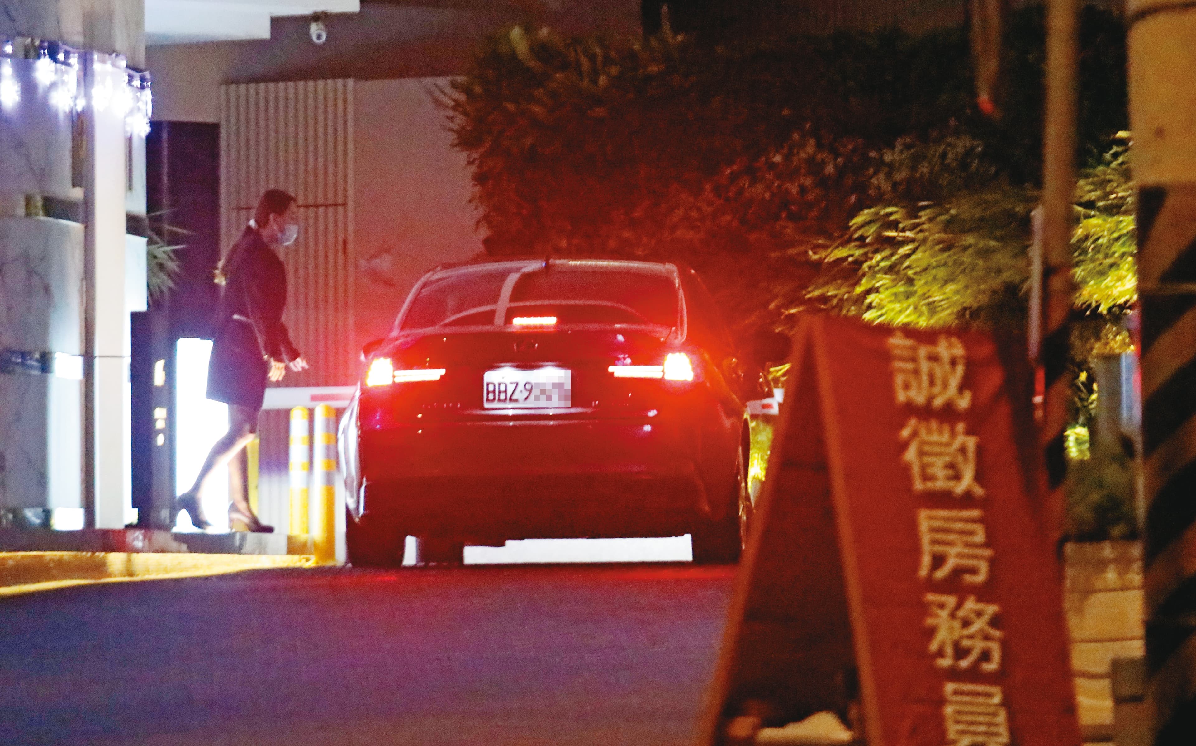 2020/11/23，19：42，蒲鶴章下班後先繞到蘇女住處附近會合，再與蘇直奔摩鐵。