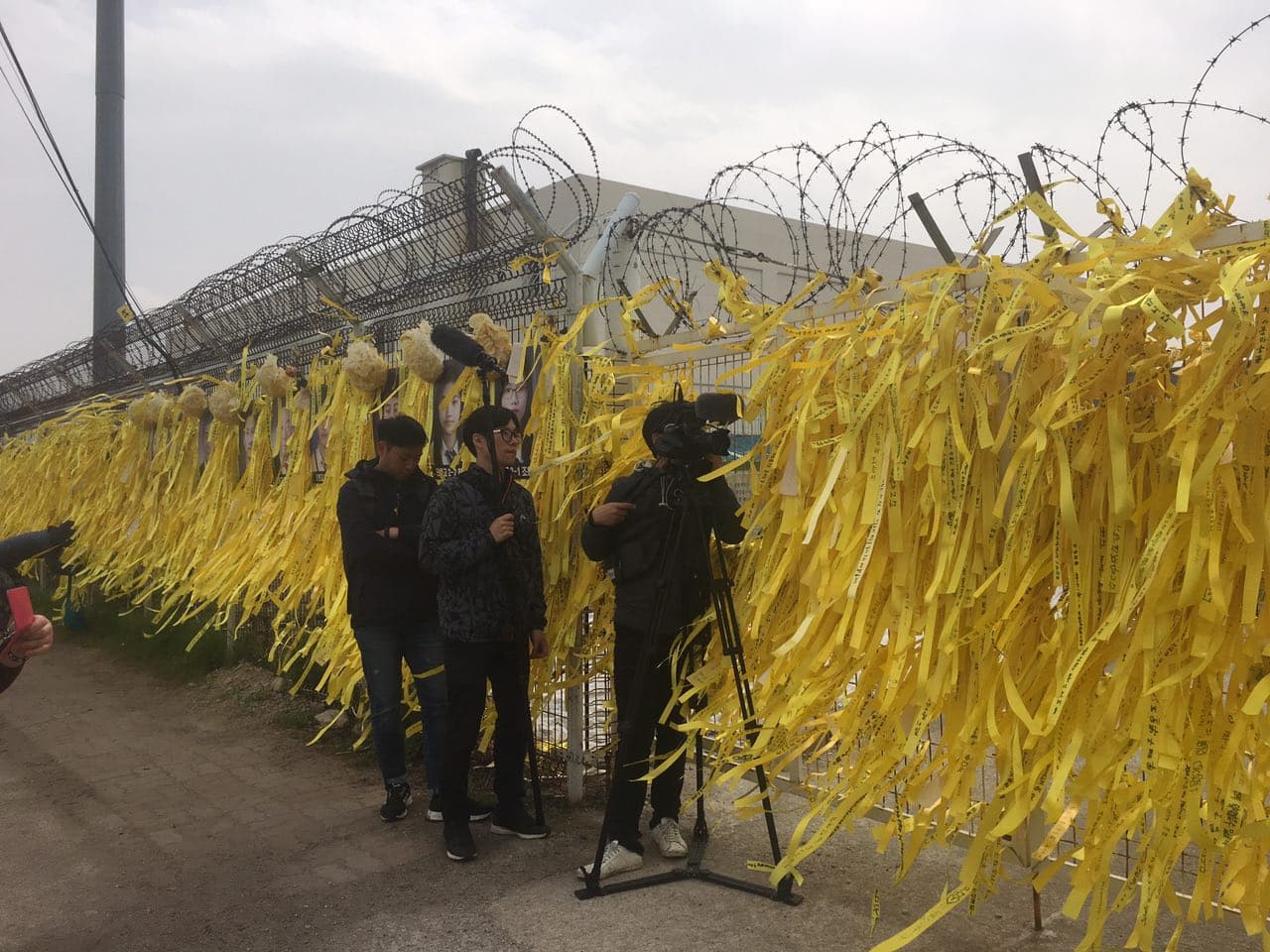 李承俊走訪世越號事件現場附近拍攝《正義仍缺席》。(李承俊提供)