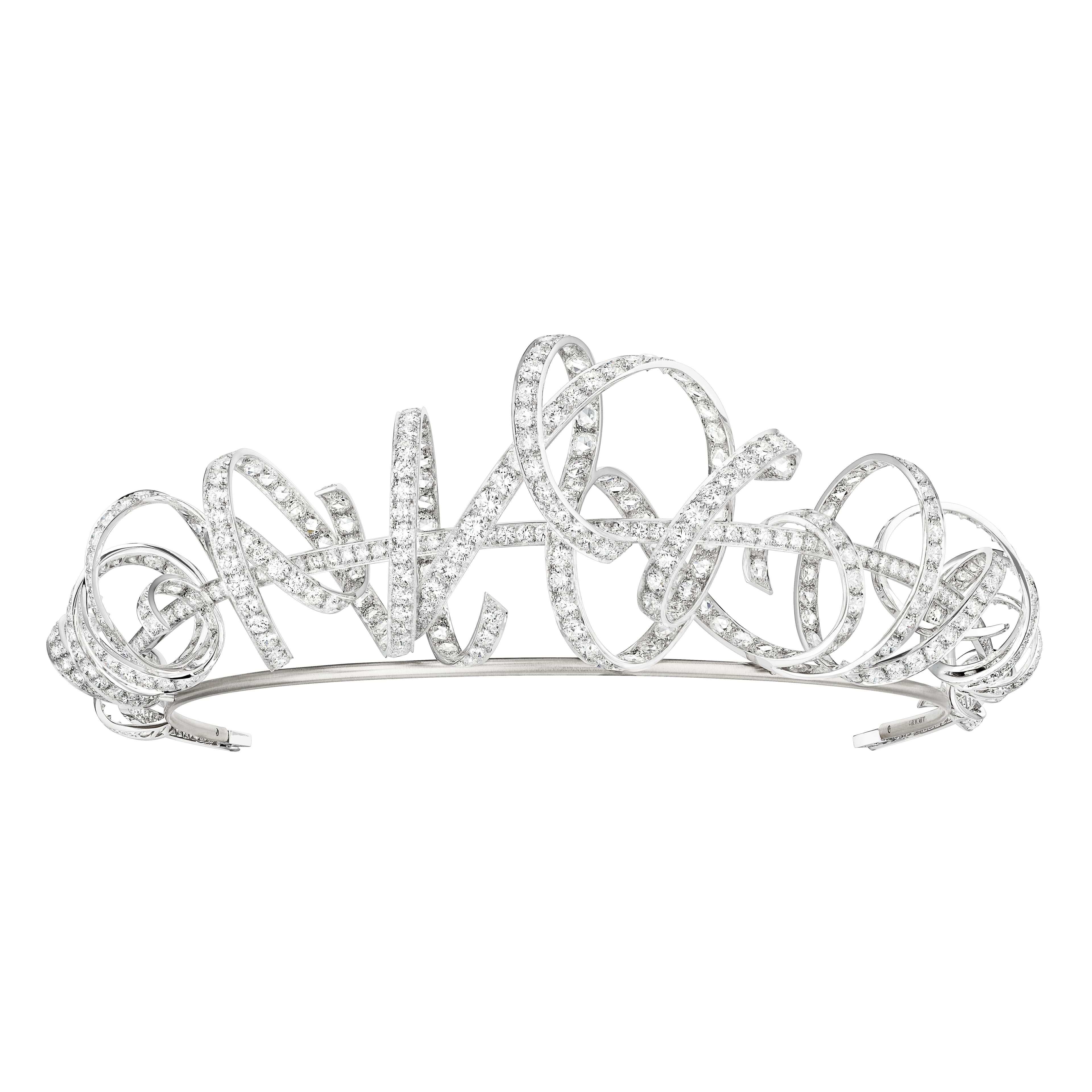Torsade de Chaumet 18K白金冠冕鑲嵌385顆重約63.63克拉EF VVS等級的明亮式切割鑽石,以及156顆重約23.87克拉的EF VVS等級玫瑰式切割鑽石。