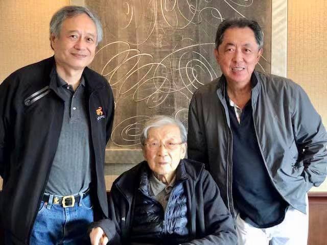 李安年初與李行聚會,朱延平在場作陪。(翻攝自朱延平臉書)