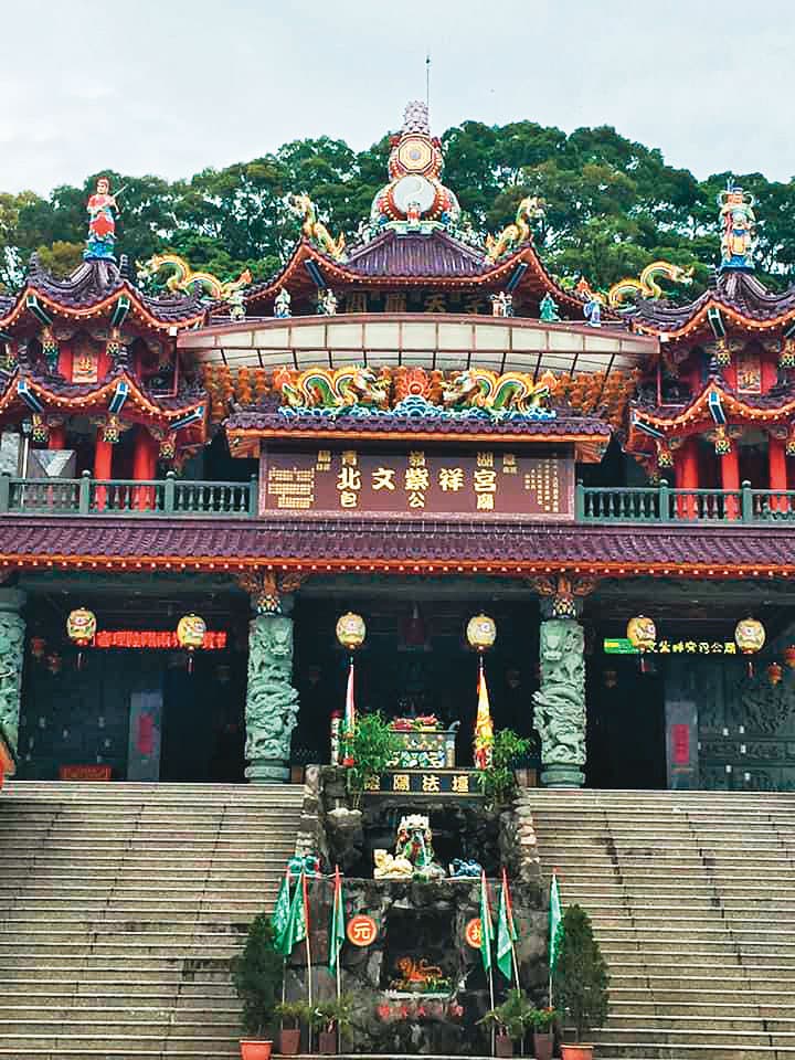 警方出發去宜蘭尋找屍體前,特別到包公廟(圖)拜拜,祈求神明協助破案。(翻攝林口包公廟臉書)