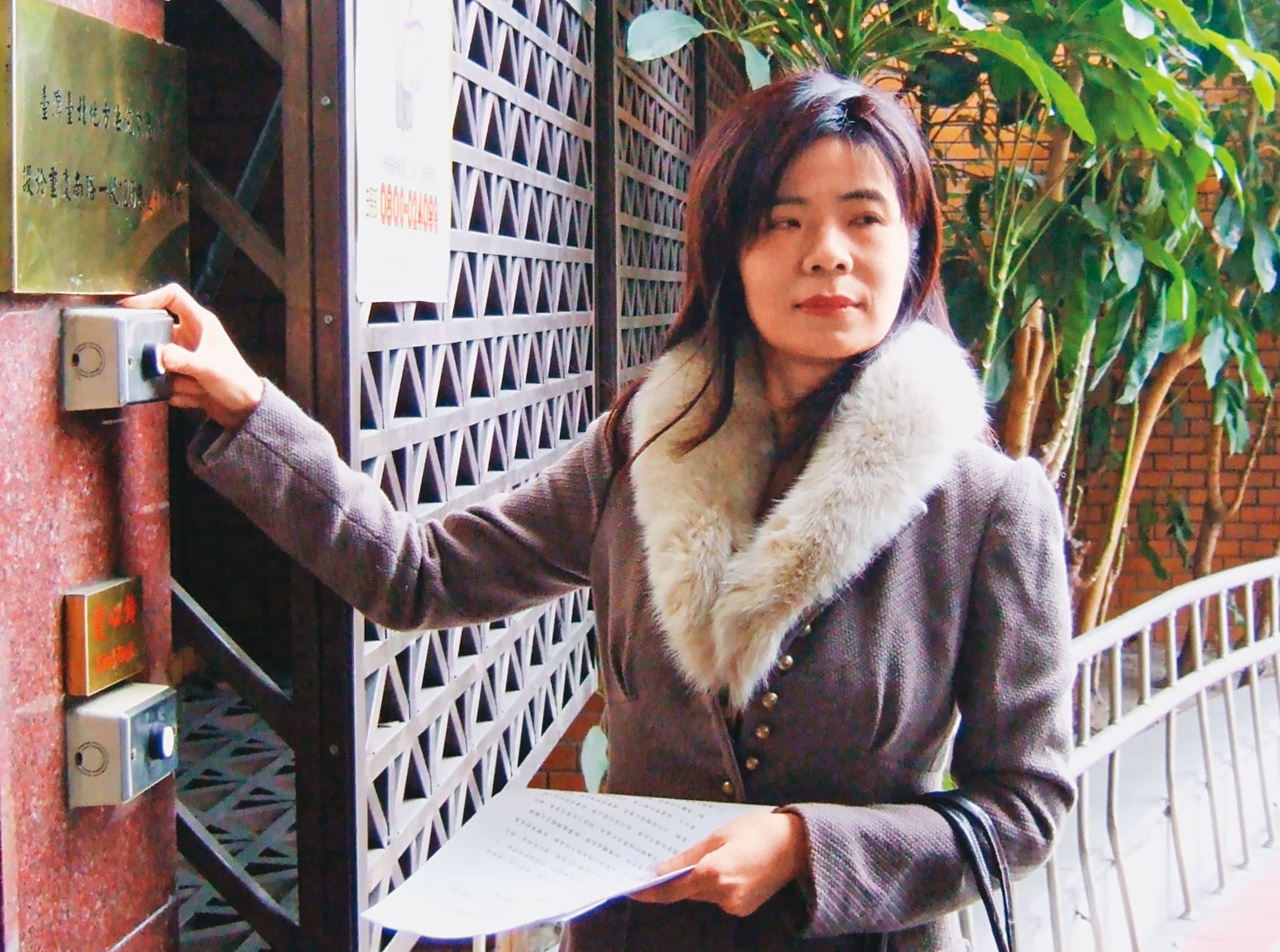 莊婉均與羅玉珍一起和國民黨中投公司簽約買中影,莊後來因掏空中影遭判刑入獄。(中央社)