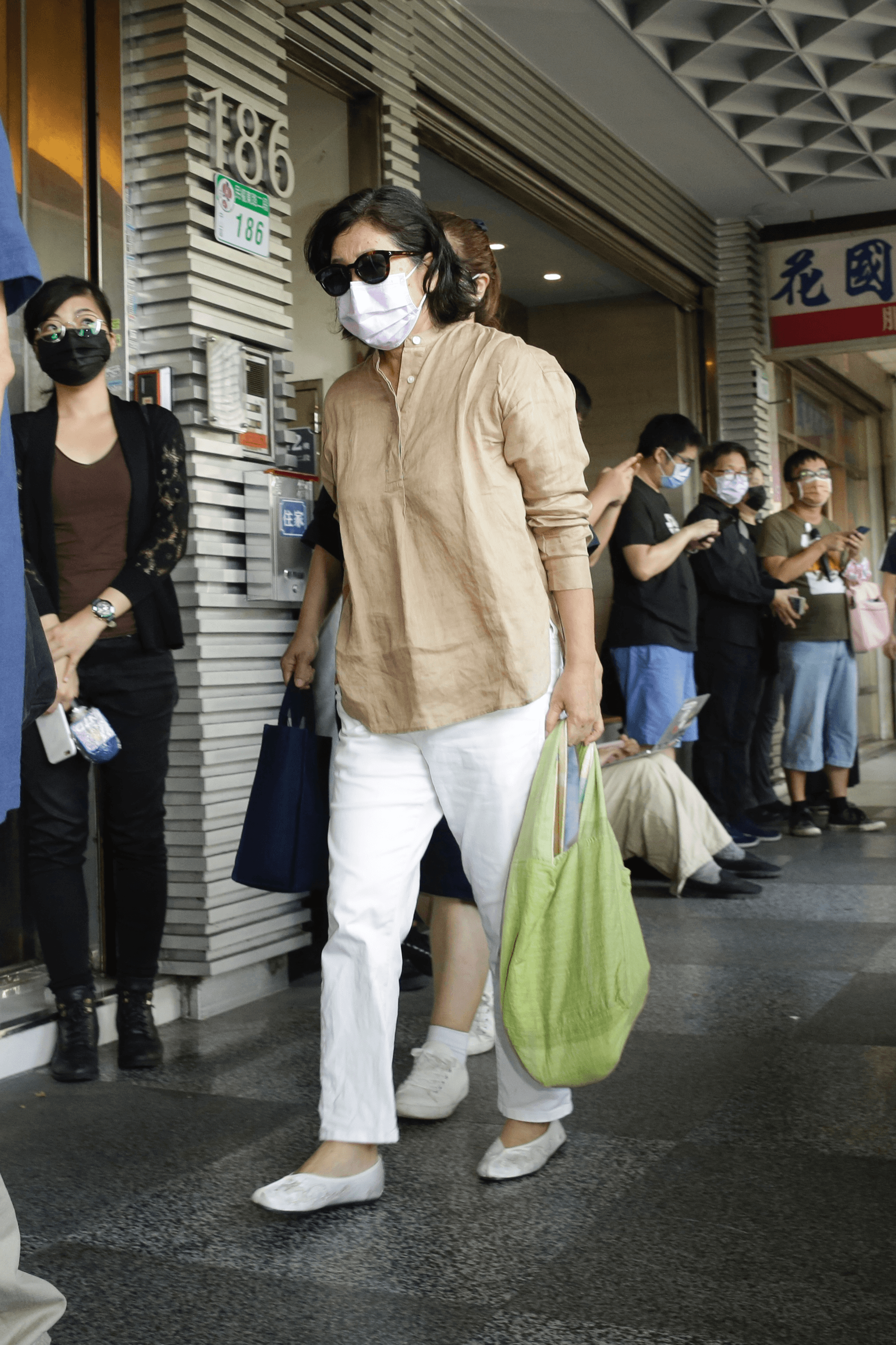 蘇明明與李行合作口過《又見春天》，今早也前往哀悼。