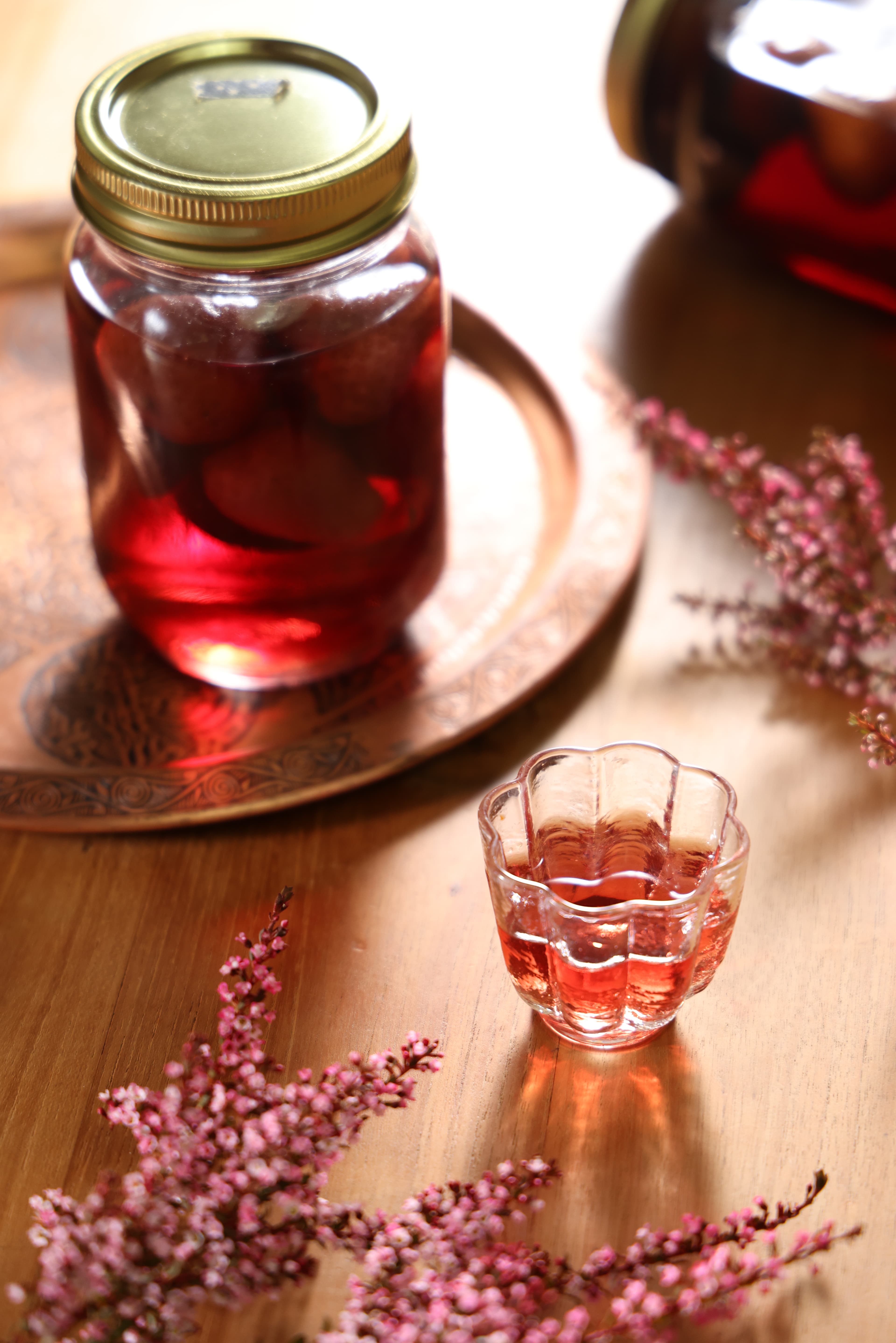 「草莓酒」澆進的是高粱酒，既甜美又辛辣。