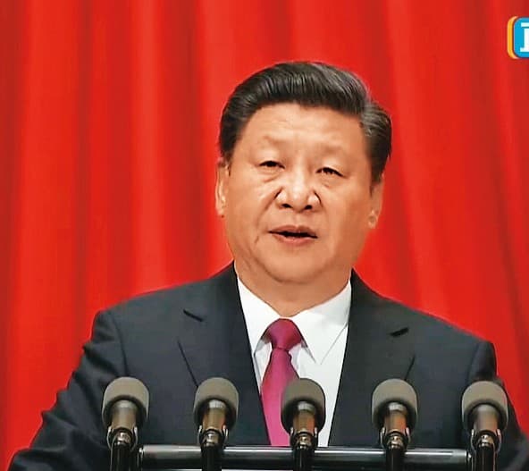 身兼中國國家主席的中央軍委主席習近平(圖)主持孫中山紀念大會,並對台下一群台籍退將發表演說,形同統戰。(翻攝CCTV)