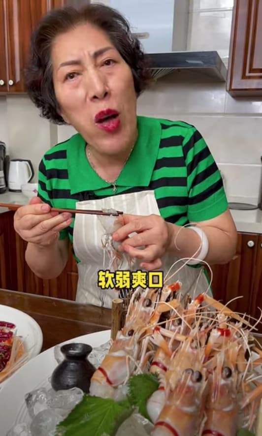 喬任梁的爸媽在抖音經營美食頻道，被網友惡意留言「兒子死了妳還吃得下」。（網路圖片）