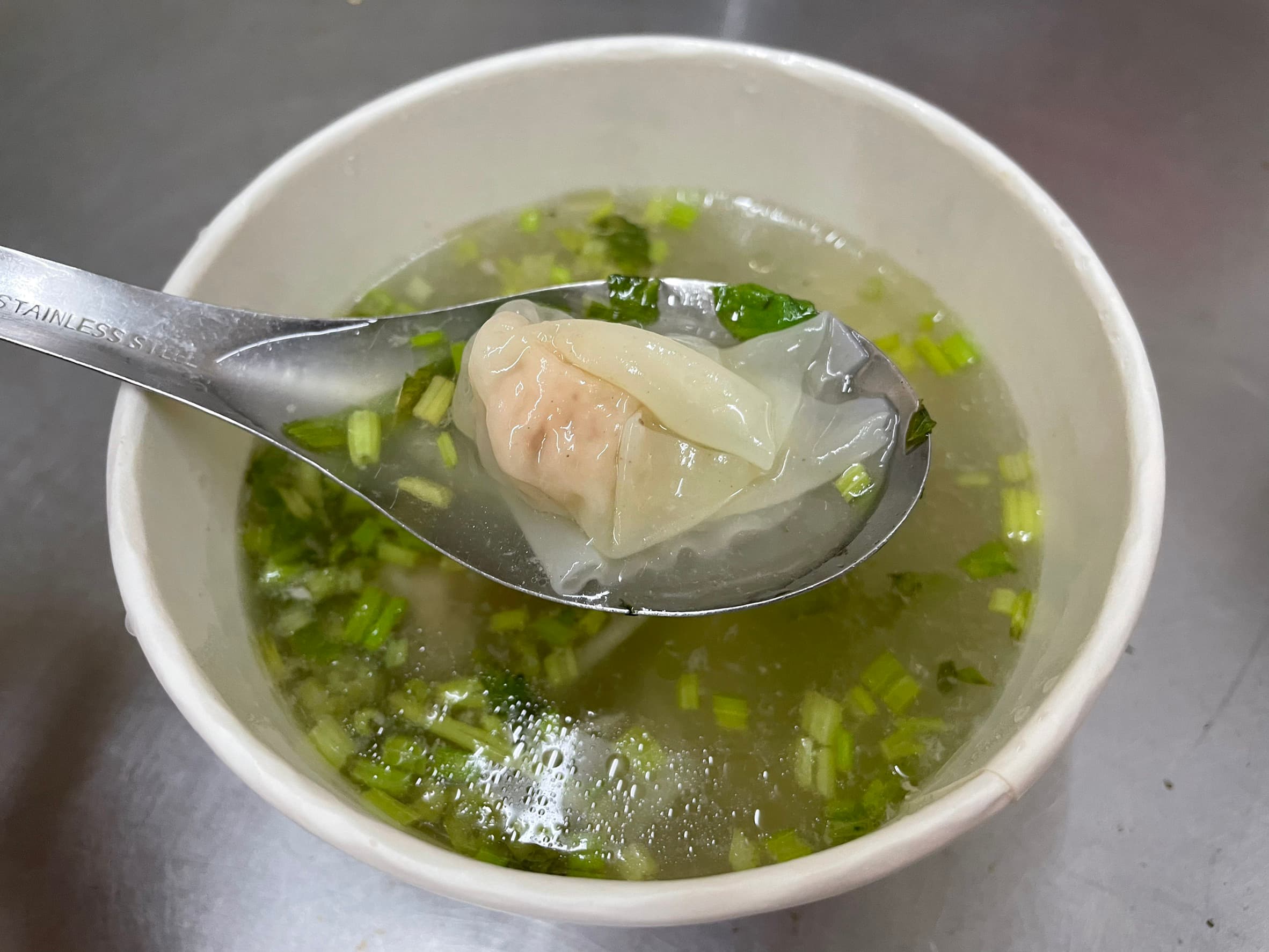 張家扁食麵店裡的扁食為自家包餡製作。