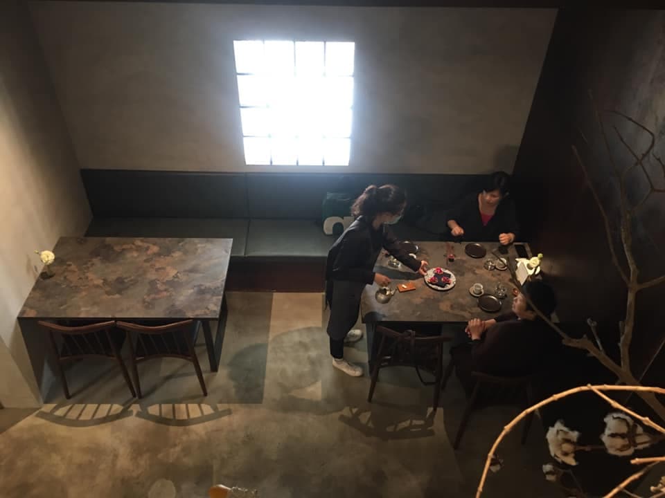 台中一星餐廳法式現代料理「澀Sur-」空間小、位席少,簡單自成風格。(讀者陳小姐提供)