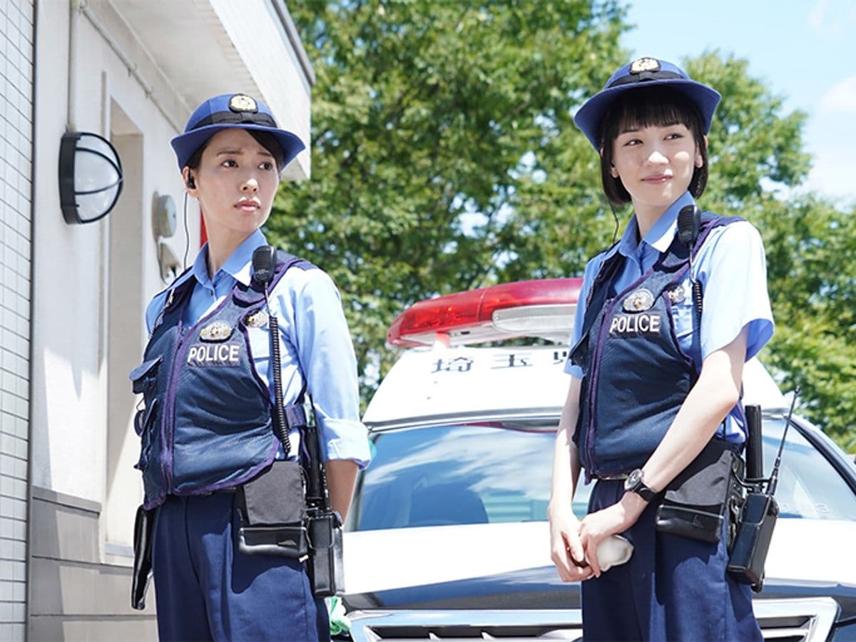 劇中永野芽郁（右）和戶田惠梨香搭檔後，逐漸喜歡上自己的工作。（翻攝自modelpress）