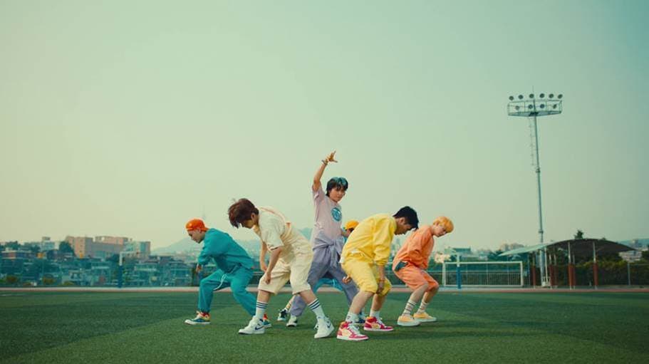 ONF透過夏日特別專輯《POPPING》展現夏日活力。(SONY唱片提供)