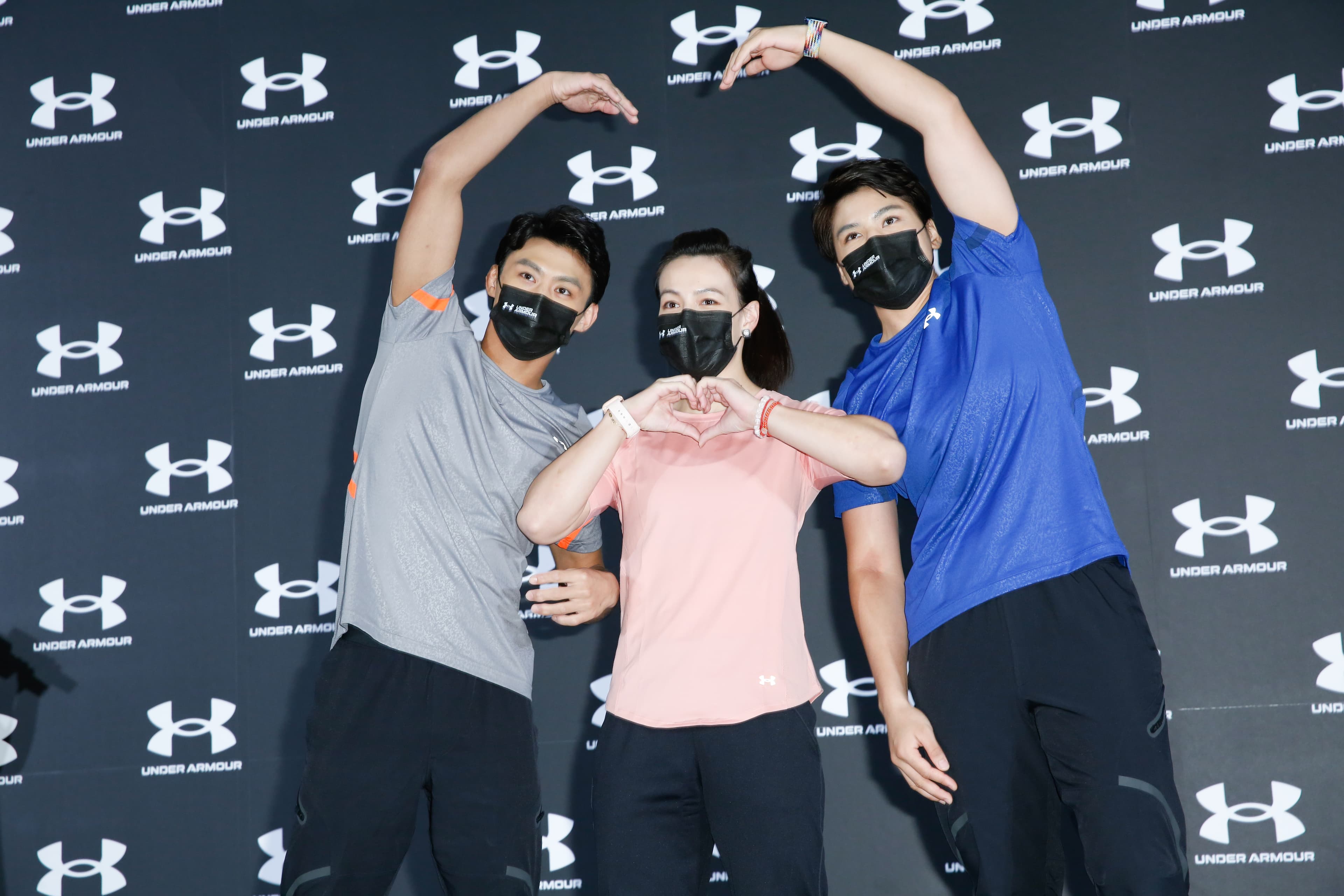 楊勇緯(左起)、郭婞淳、陳念琴一同出席「Team UA」捐贈活動。