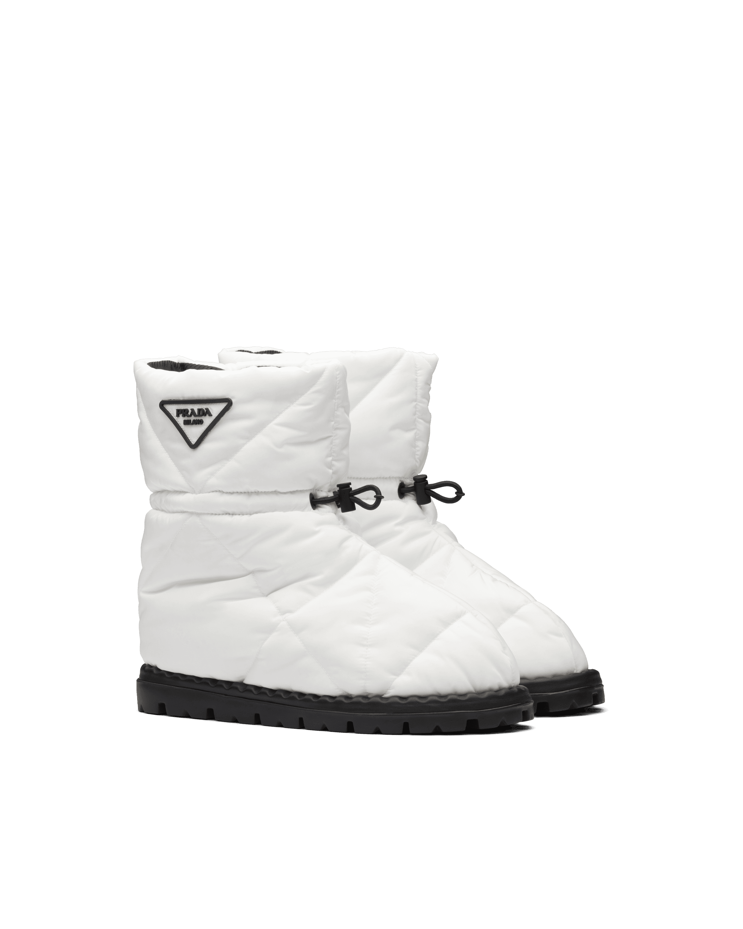 PRADA三角車縫尼龍雪靴。NT39,000（PRADA提供）