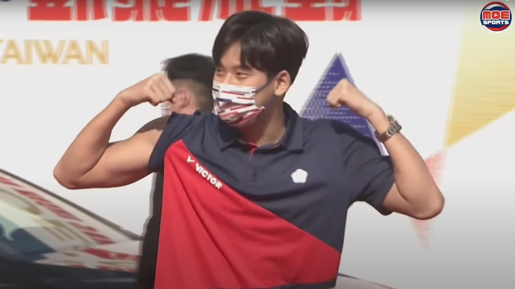 王冠閎秀完腹肌再露手臂線條。(翻攝自MOESports YouTube)