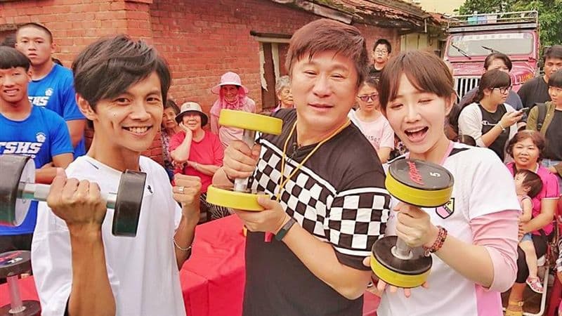 胡瓜和阿翔主持的《綜藝大集合》曾多次入圍綜藝節目主持人獎。(翻攝自臉書)