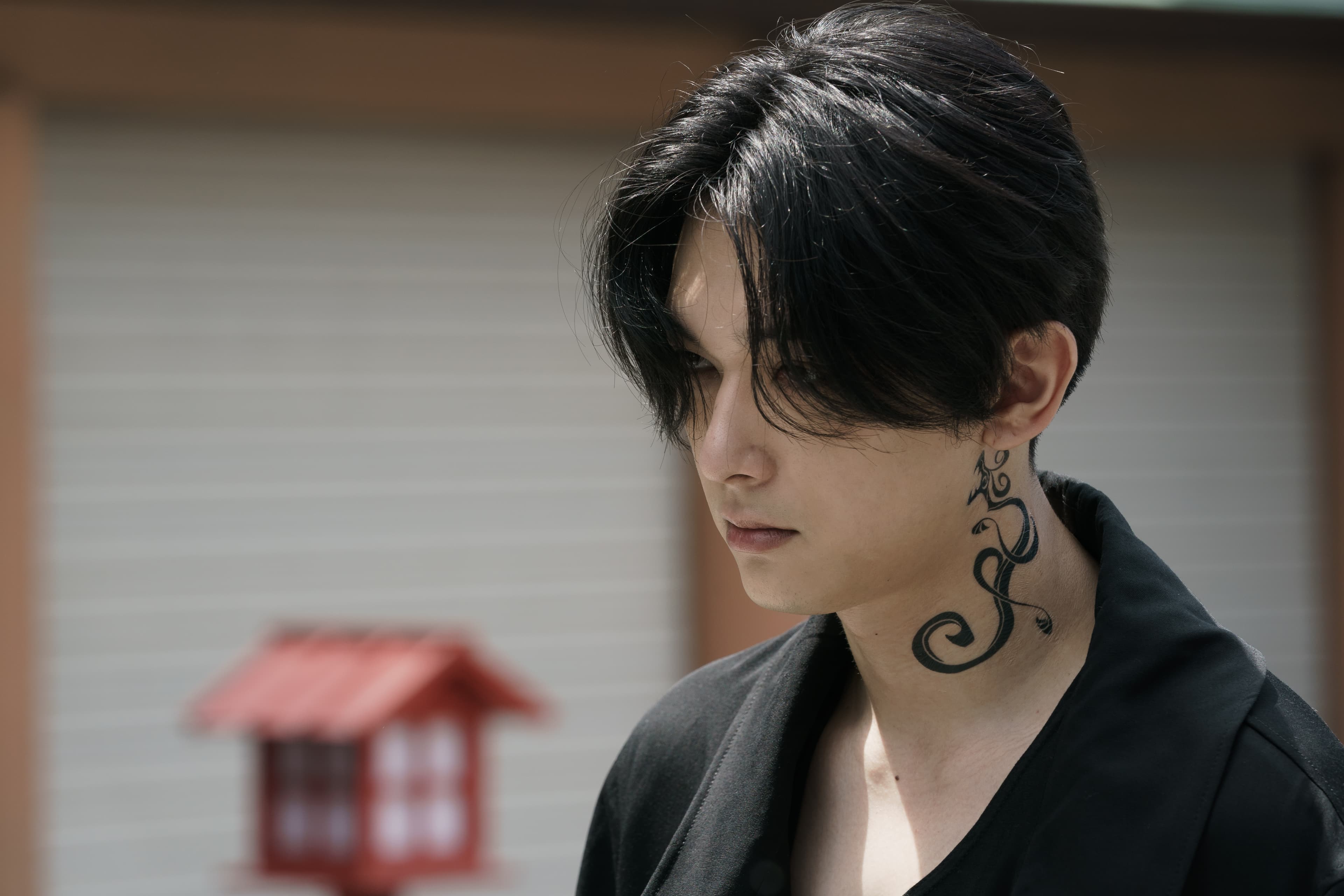 吉澤亮的外型被視為是飾演Mikey的不二人選,連現代的黑髮造型也完美駕馭。(蜜蜂工房提供)