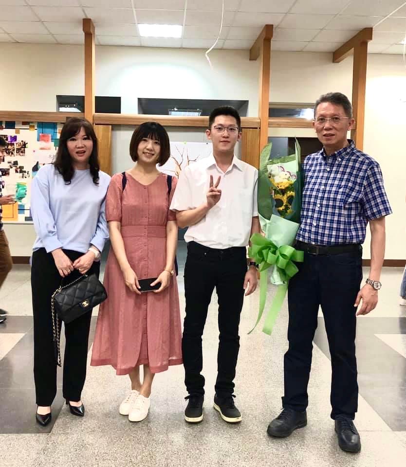 柳紀綸(右)會排除萬難會參與兒女的大小活動,被女兒暱稱是全家人的「阿綸司機」。(柳紀綸提供)