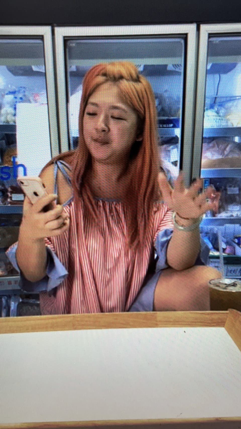 花媽6年前一身台妹打扮,身材也很肥胖,但成了直播主後,懂得打扮也學會瘦身。(花媽提供)