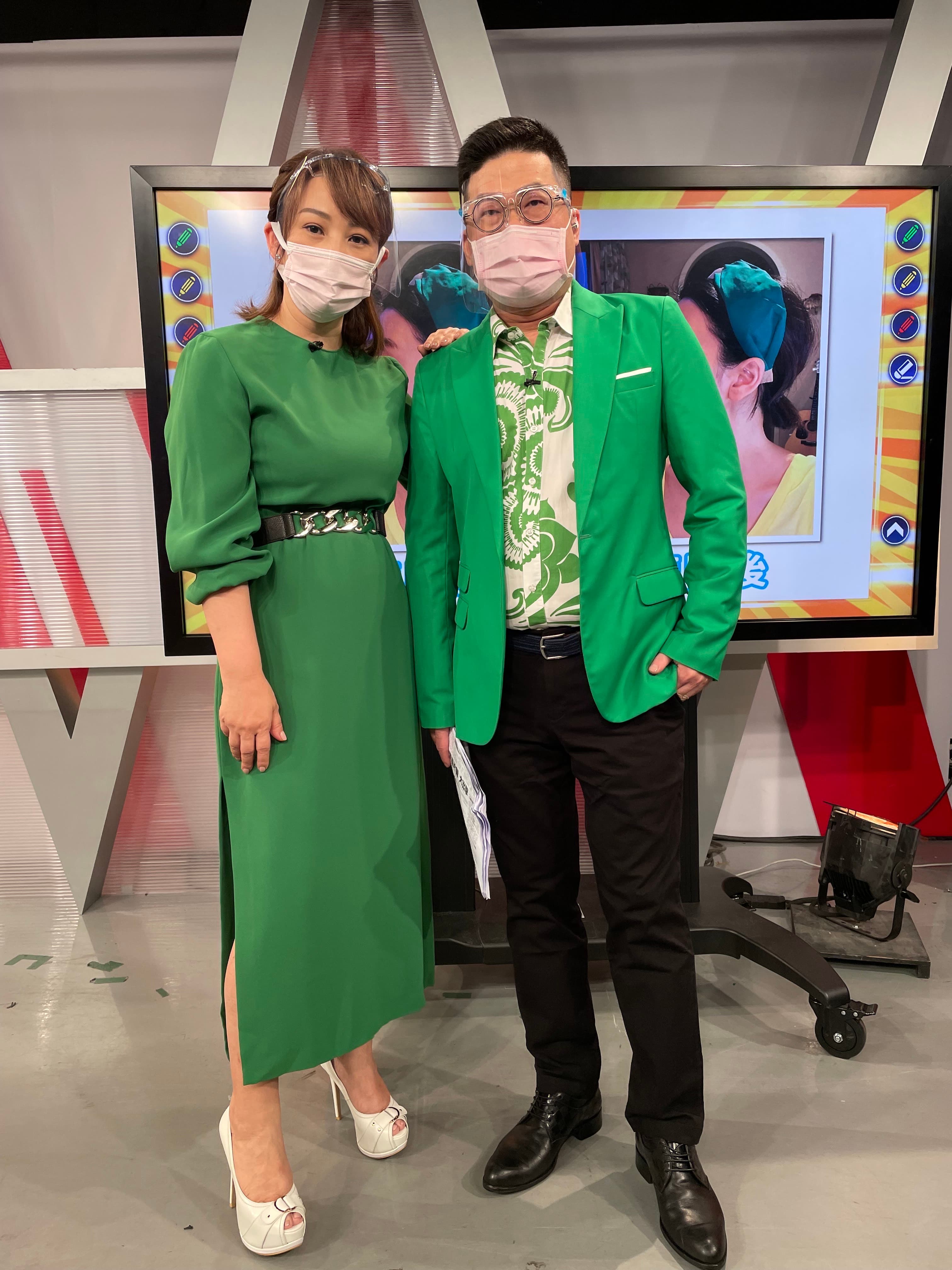 郁方及廖慶學一起主持的《郁見新同學》,兩人合作多月,愈來愈有默契。(完美國際提供)