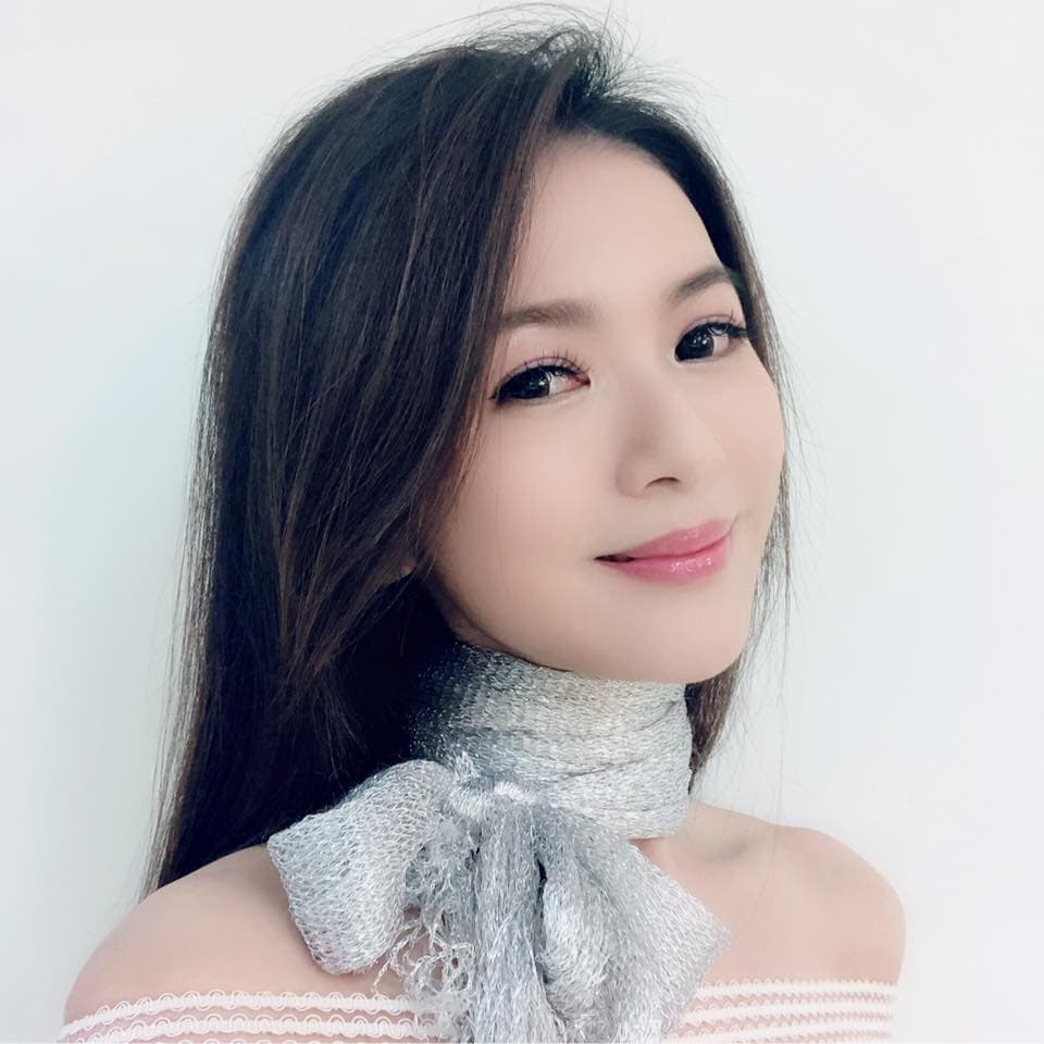 復出演刑警的星卉,打完AZ疫苗第一天就冒出五個副作用。(翻攝自星卉臉書)