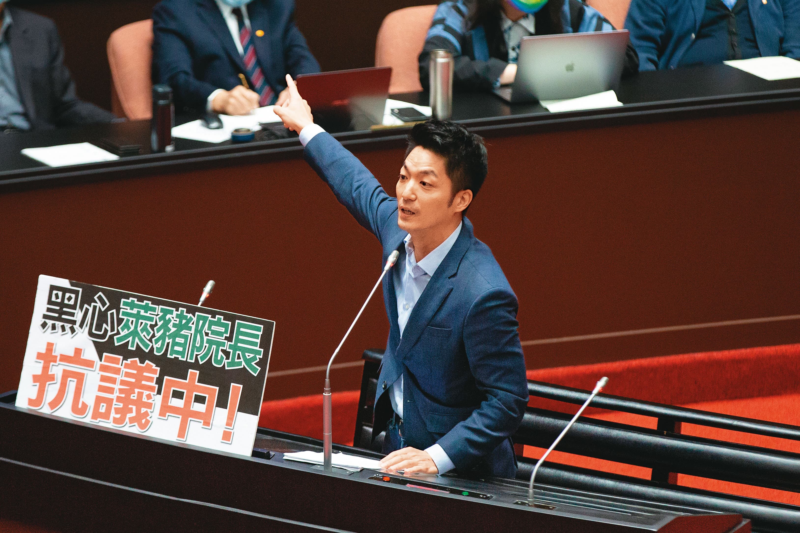 國民黨立委蔣萬安(圖)被拱參選台北市長的呼聲高。卓伯源認為,可結合友黨共同支持藍營提出的候選人。