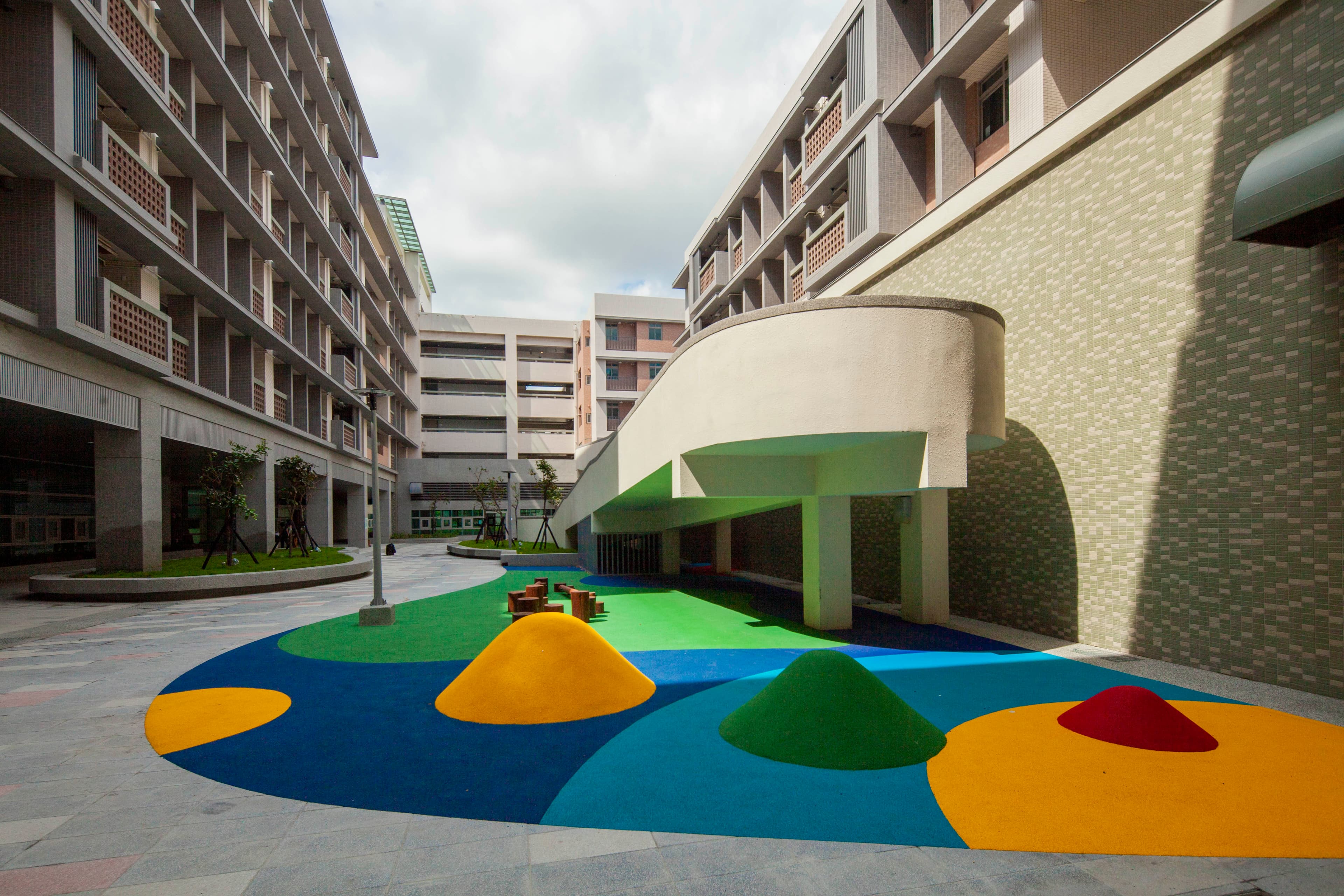 梧棲三民好宅一樓規劃社區式日間照顧設施、托嬰中心及社會服務站，讓社會資源得以共享。